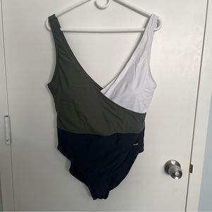 Nine West green, white, black colorblock bathing suit size xl